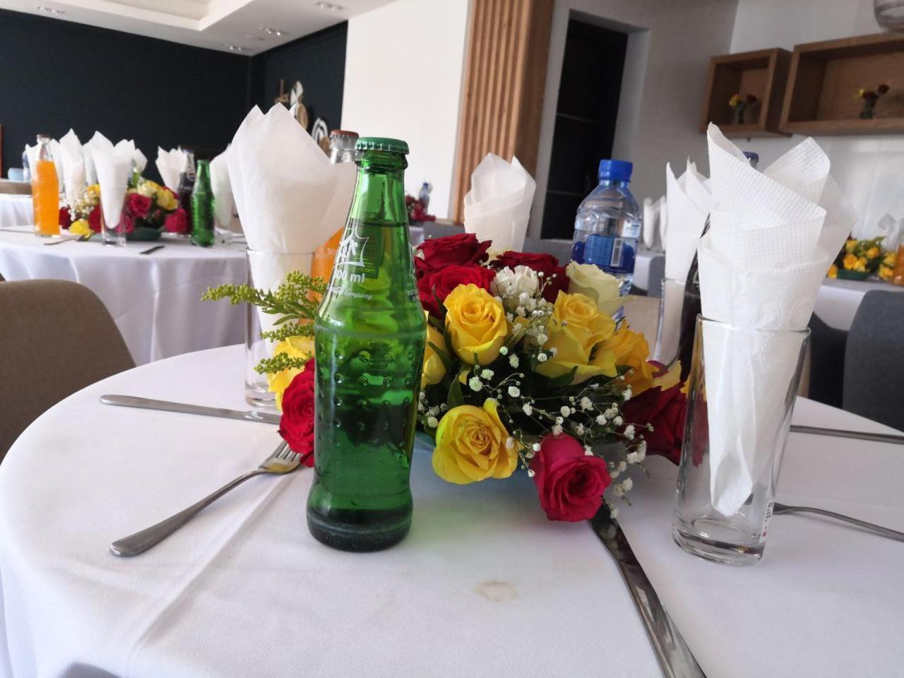 Mazeki Addis Boutique Hotel מראה חיצוני תמונה