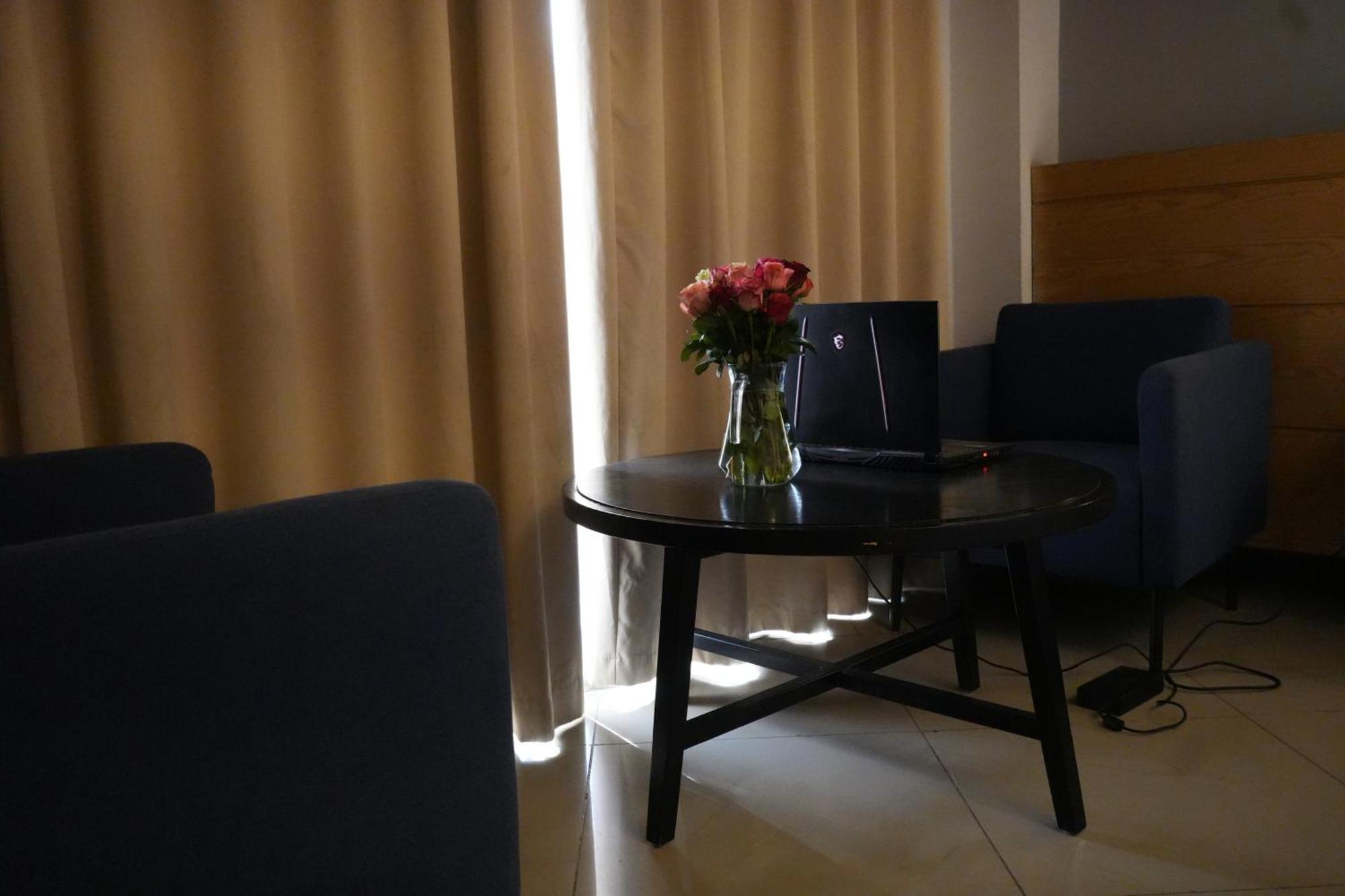 Mazeki Addis Boutique Hotel מראה חיצוני תמונה