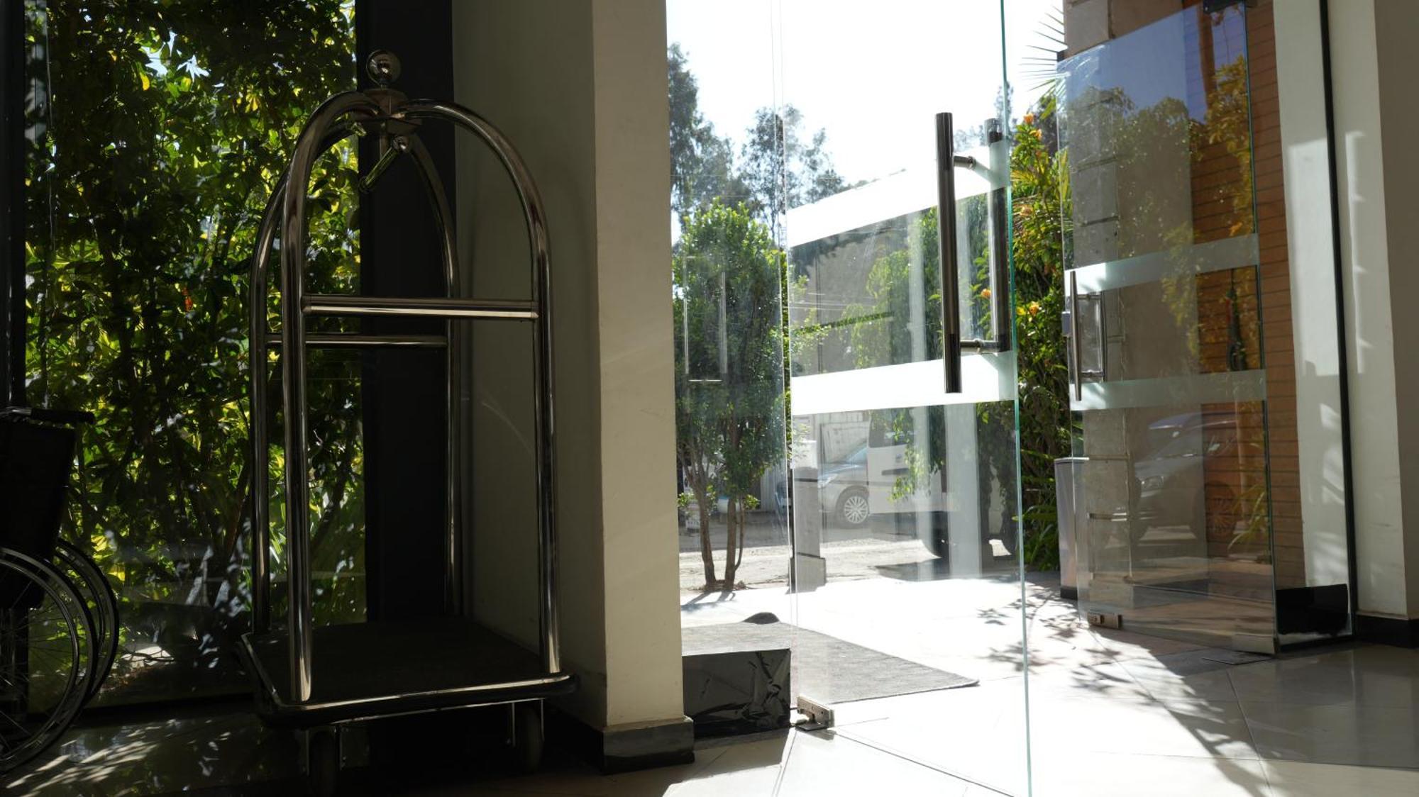 Mazeki Addis Boutique Hotel מראה חיצוני תמונה